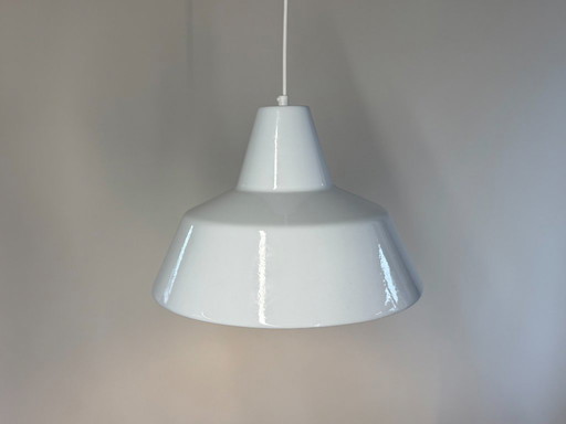 Lampada da fabbrica Louis Poulsen tipo 19540