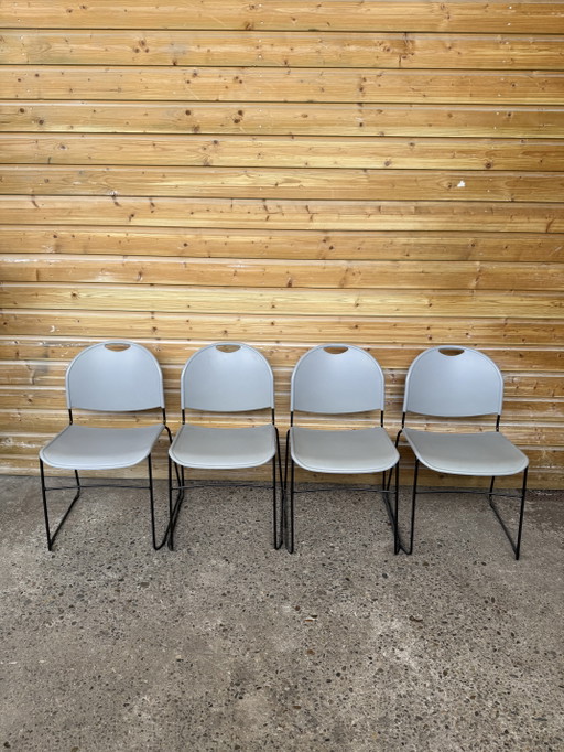 Set mit 4 originalen Comforto Stapelstühlen
