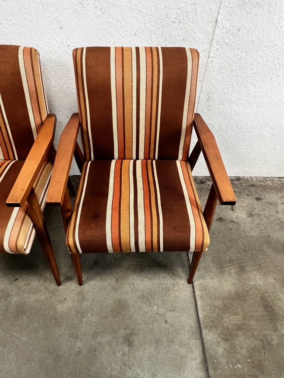 Image 1 of Deux fauteuils vintage en bois avec tissu rayé, 1970