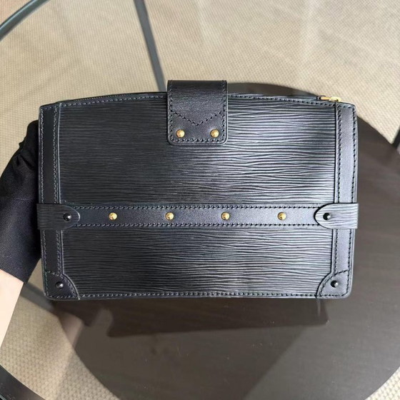 Image 1 of LOUIS VUITTON TRUNK CLUTCH - EPI LEER ZWART MET GOUDEN BESLAG