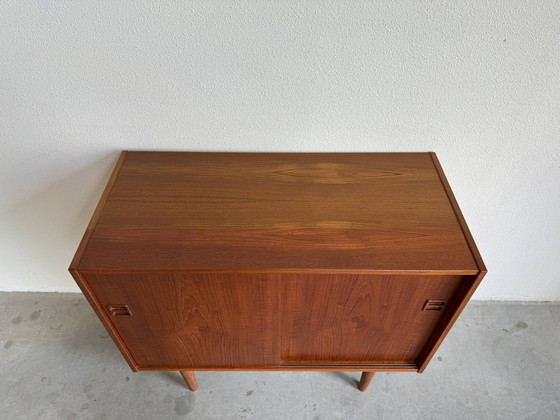 Image 1 of Buffet vintage à portes coulissantes