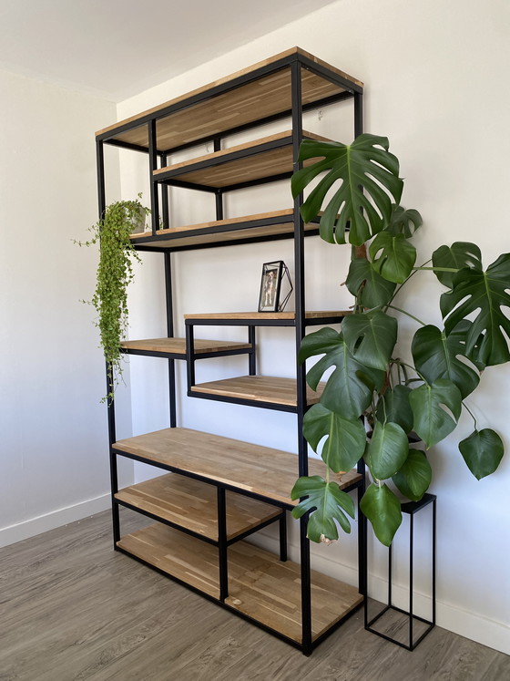 Image 1 of Vakkenkast met eikenhouten planken