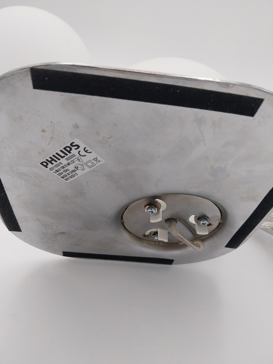 Image 1 of 1 set di 2 lampade da tavolo Philips con sfera opalina e cromo anni '90