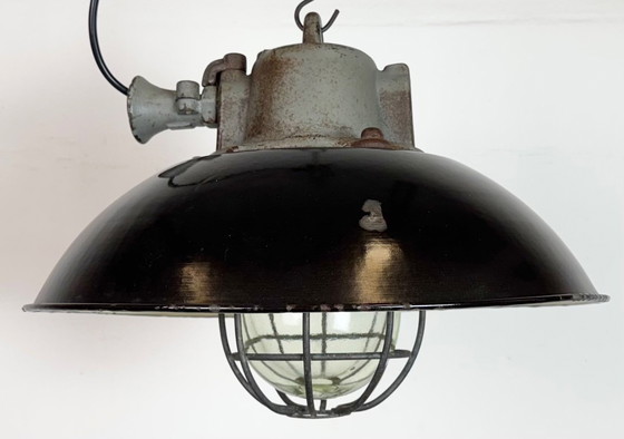 Image 1 of Lampada a sospensione industriale a gabbia in ghisa e smalto nero, anni '60