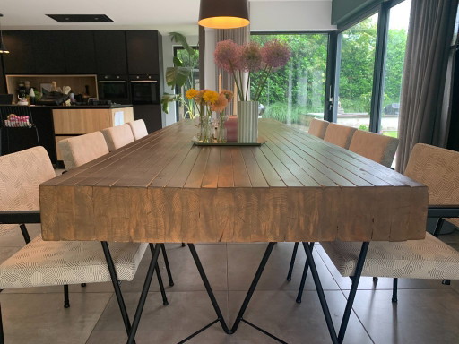 Custom dining table by Studio Boomm