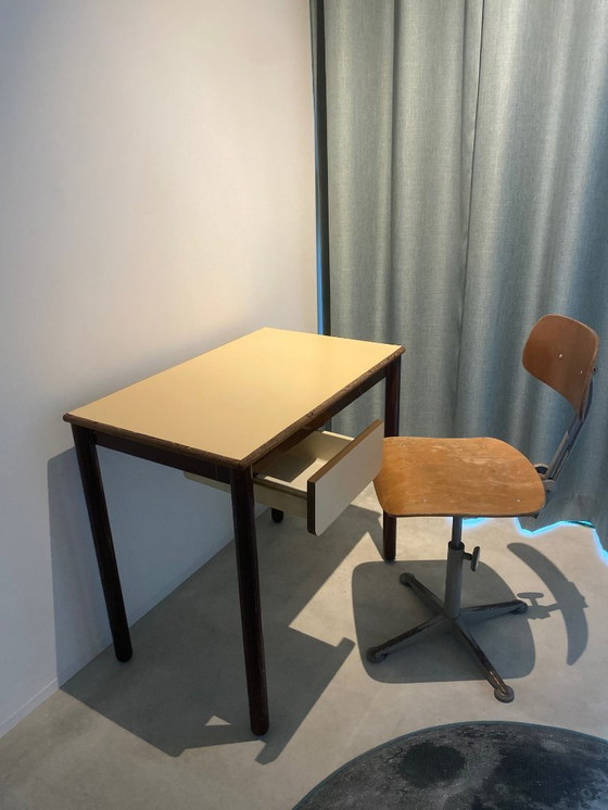 Image 1 of Table d'écolier Elco vintage avec structure en acier et tiroir – vers 1965