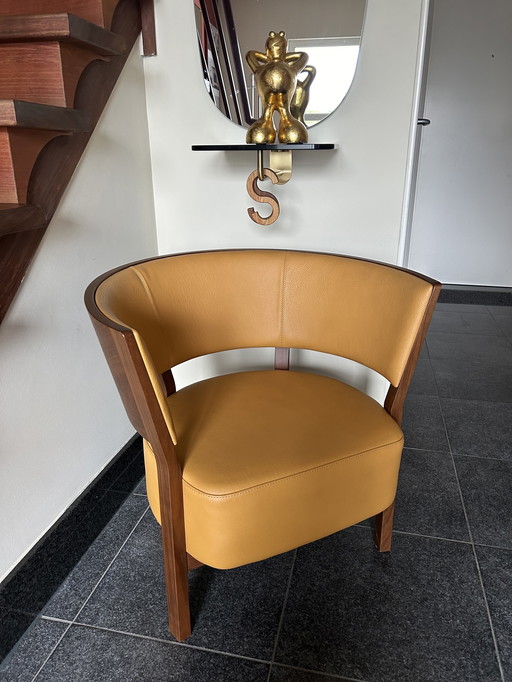 Poltrona lounge dal design compatto Conde House - noce massello e pelle di alta qualità