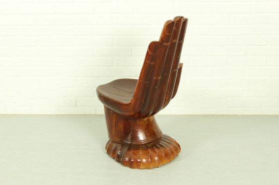 Image 1 of Hand Chair Surrealistischer skulpturaler Sitz (Stil der 1970er Jahre)