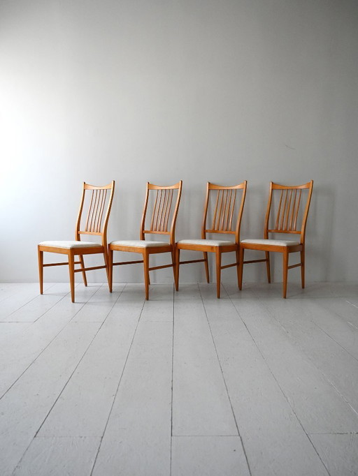 Ensemble de 4 chaises scandinaves en hêtre des années 1950