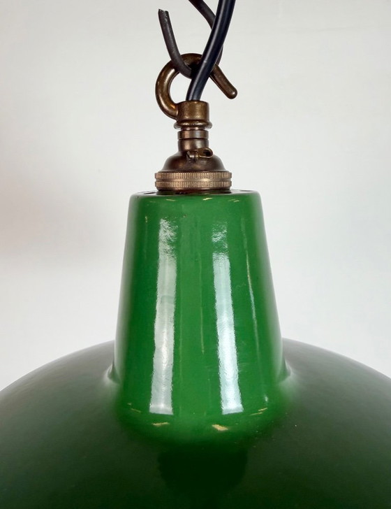 Image 1 of Industriële groene emaille hanglamp van Revo, jaren 1950.