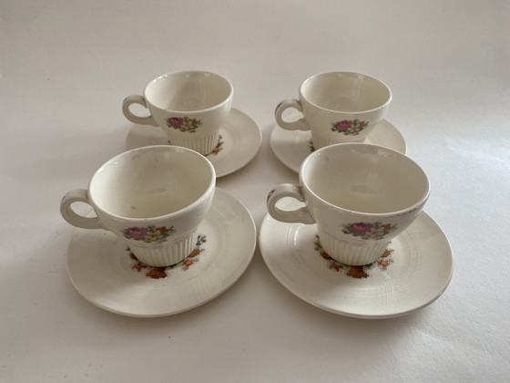 Image 1 of Cesta de porcelana Salem, fabricada en EE. UU. aproximadamente en 1950.