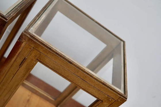 Image 1 of Pareja de vitrinas holandesas de madera de pino con imitación de roble, principios del siglo XX