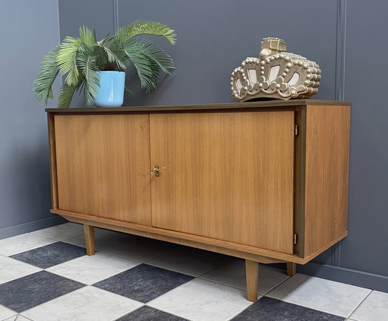 Image 1 of Buffet en bois à 2 portes de Suède