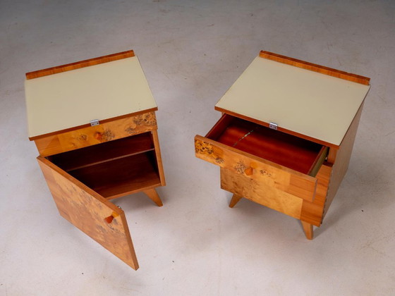 Coppia di comodini vintage cecoslovacchi con impiallacciatura in radica, stile moderno di metà secolo, 45 × (photo 7 of 9)