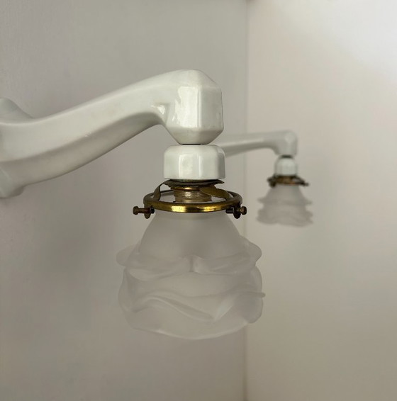 Image 1 of Paire d'applique vintage art déco, porcelaine et verre sablé, France 1930