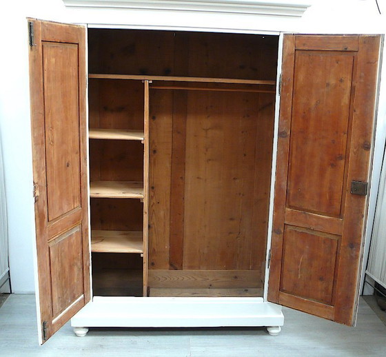 Image 1 of Armadio da ingresso, mobile a cuneo, 2 ante, bianco + legno naturale shabby, pezzo unico