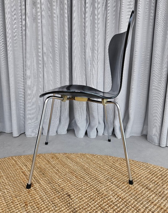 Image 1 of 6 chaises papillon + table Superellips par Arne Jacobsen pour Fritz Hansen