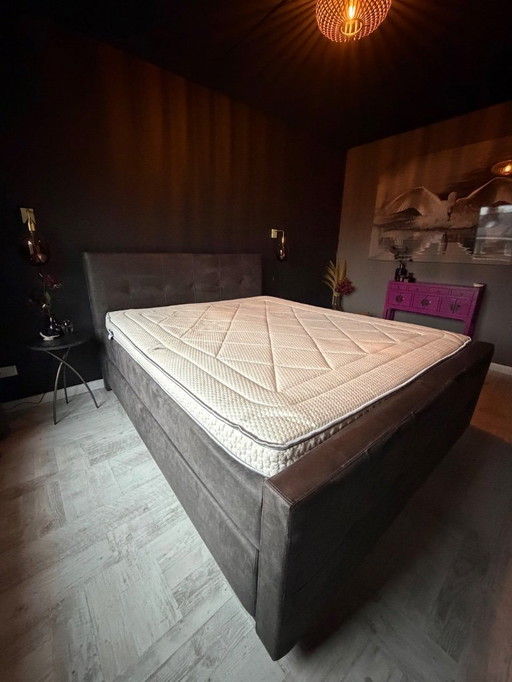 Sommier très soigné Swiss Sense 180x220