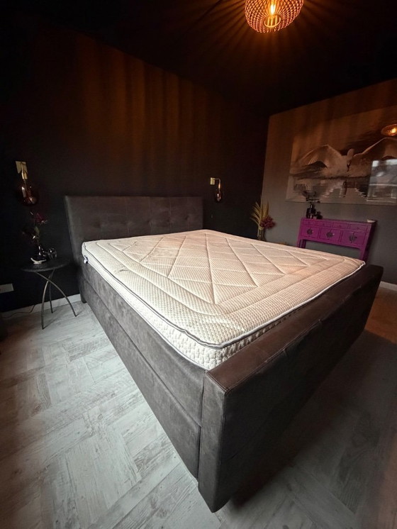 Image 1 of Very neat box spring Swiss Sense 180x220