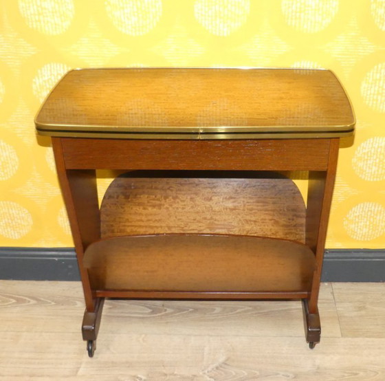Image 1 of 50s bijzettafel krantenstandaard klein meubel krantentafel op wielen met lade vintage retro formica