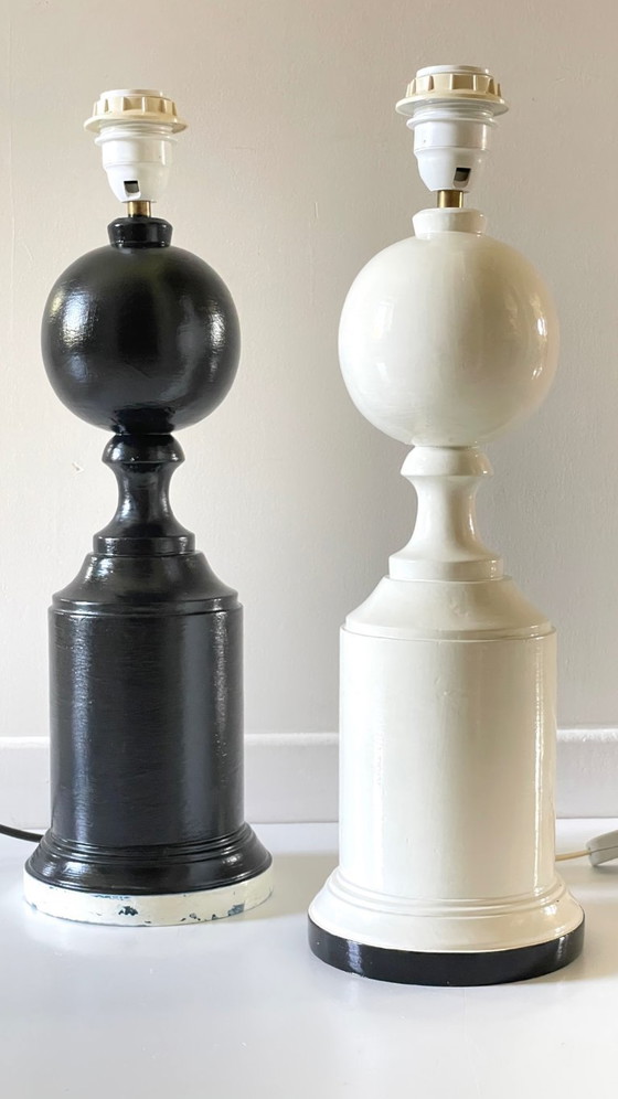 Image 1 of 2 Grands pieds de lampes noir et blanc bois tourné Vintage