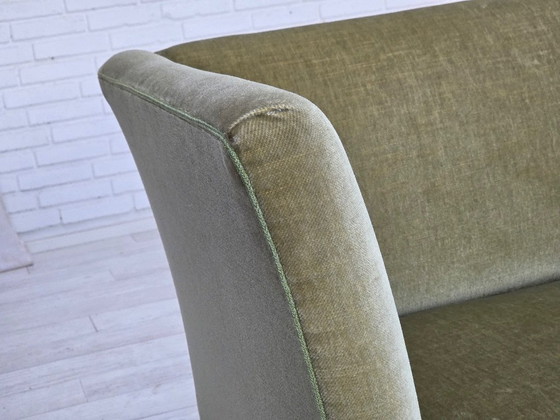 Image 1 of Sofá danés de 2 plazas, década de 1970, tapizado en terciopelo y patas de madera de haya.