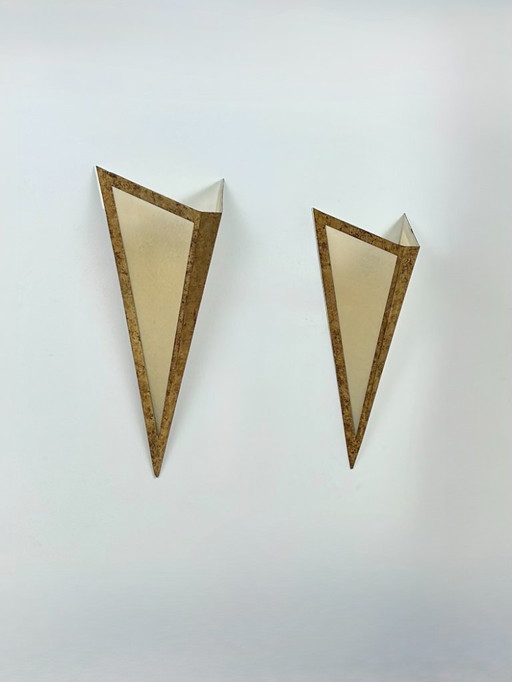 Een paar XL wandlampen van verguld metaal en perkament, Frankrijk, 1970.