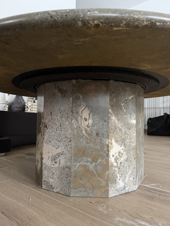 Image 1 of Table basse vintage ronde pierre fossile (marbre)