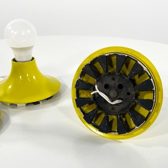 Image 1 of Juego de tres lámparas de pared Teti amarillas de Vico Magistretti para Artemide, años 70