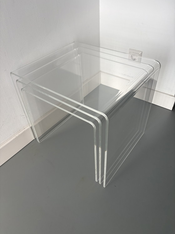 Image 1 of 3 tables d'appoint vintage en plexiglas