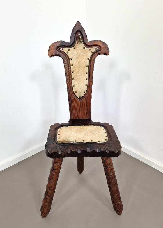 Tabouret espagnol à trois pieds | Cuir de vachette – Wood (photo 2 of 10)