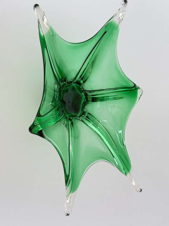 Image 1 of Cuenco escultural de cristal verde estilo Murano