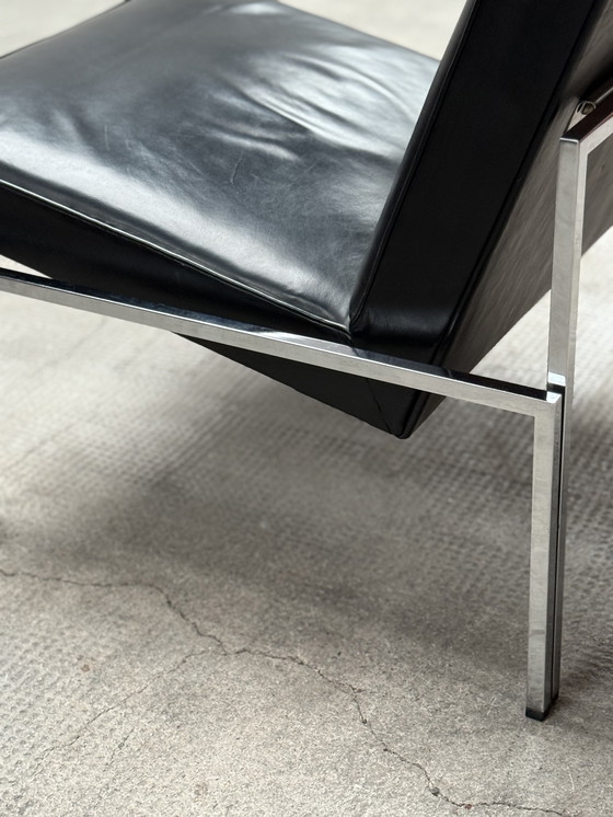 Image 1 of BAUHAUS LUCHTE STOEL ZWART STAAL 1950