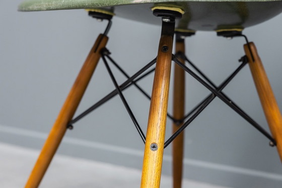 Image 1 of Eames DSW Forest groene glasvezelstoelen, 4 stuks
