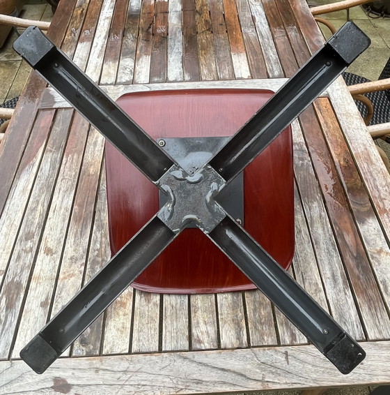 Image 1 of Chaire de l'école de design industriel Pagholz - Adam Stegner