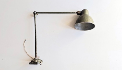 Vintage industriële lamp – Hongaars militair – industrieel design