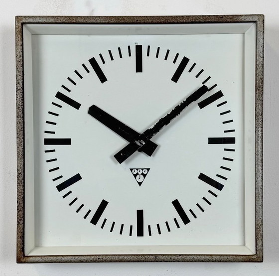 Image 1 of Grijze roestige industriële vierkante wandklok van Pragotron, jaren 70