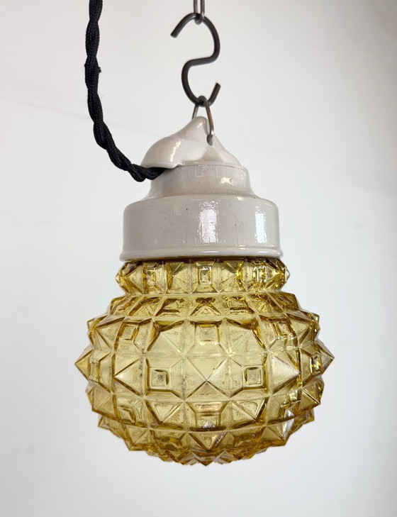 Image 1 of Lampada a sospensione vintage in porcellana bianca, anni '70