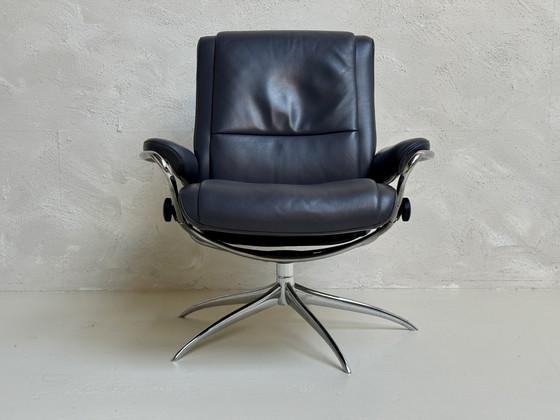 Image 1 of Stressless Paris Sessel mit niedriger Rückenlehne inkl. Fußhocker