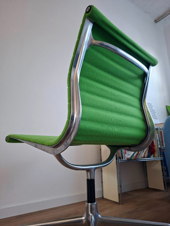 Vitra Eames 105 Aluminium Groep – Bureaustoelen, Metal, Textile (photo 3 of 7)