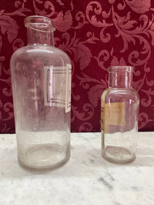 2 glass apothecary bottles – Belladonna and Calcium Lactate – 1920s – glazen karaffen, Vintage (photo 2 of 3)