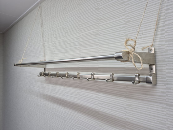 Image 1 of Aluminium Kapstok: Vintage Wandkapstok Met Legplank