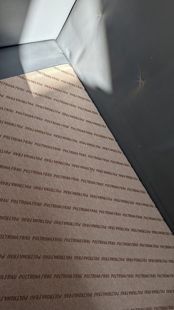 Image 1 of Canapé en cuir gris anthracite Poltrona Frau