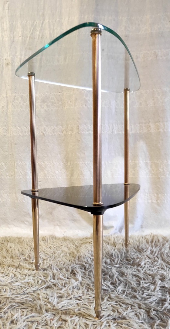Image 1 of Table d'appoint tripode en laiton doré et verre - années 50/60