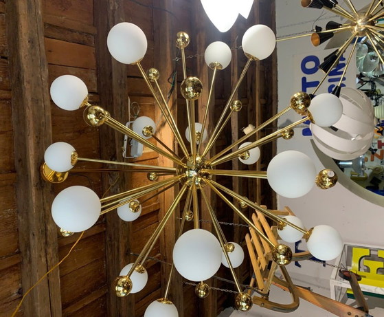 Goldener Sputnik Kronleuchter, 70er Jahre, Glas, Messing, Mid Century Modern (Foto 4 von 5)