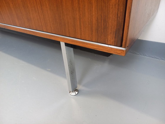 Image 1 of Vintage modern dressoir van palissanderhout en verchroomd metaal uit de jaren 60 en 70.