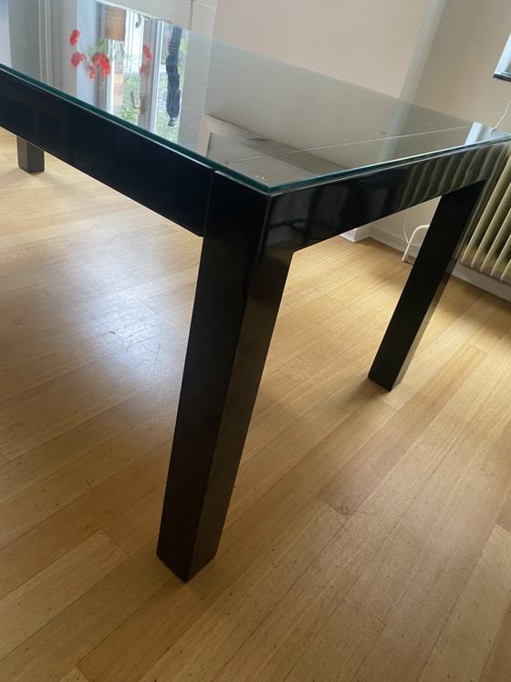 Image 1 of Table de salle à manger laquée noire avec plateau en verre