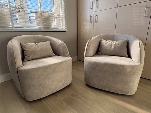 2 luxurious swivel armchairs from Arma Interiors