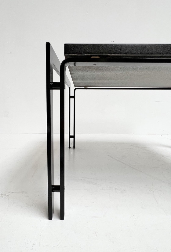 Image 1 of Mesa auxiliar o mesa de centro de granito negro de la década de 1980