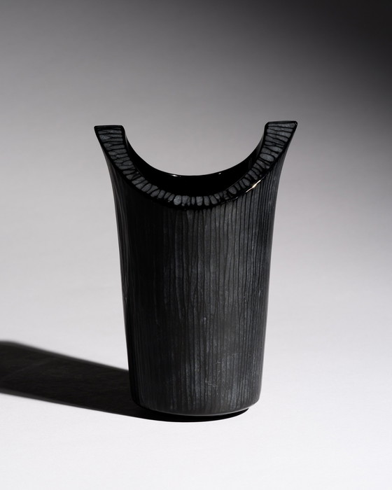 Image 1 of Claus Josef Riedel Skulpturale Vase aus schwarzem Kunstglas, Österreich, 70er-80er Jahre, Op-Art, SELTEN